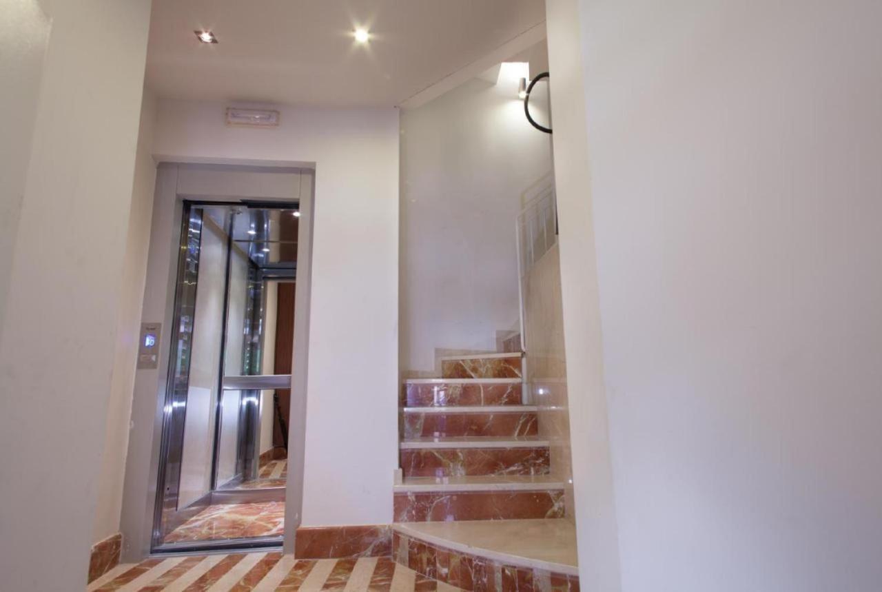 Apartamento Puerta Del Arenal - Kainga Homes Sevilla Dış mekan fotoğraf